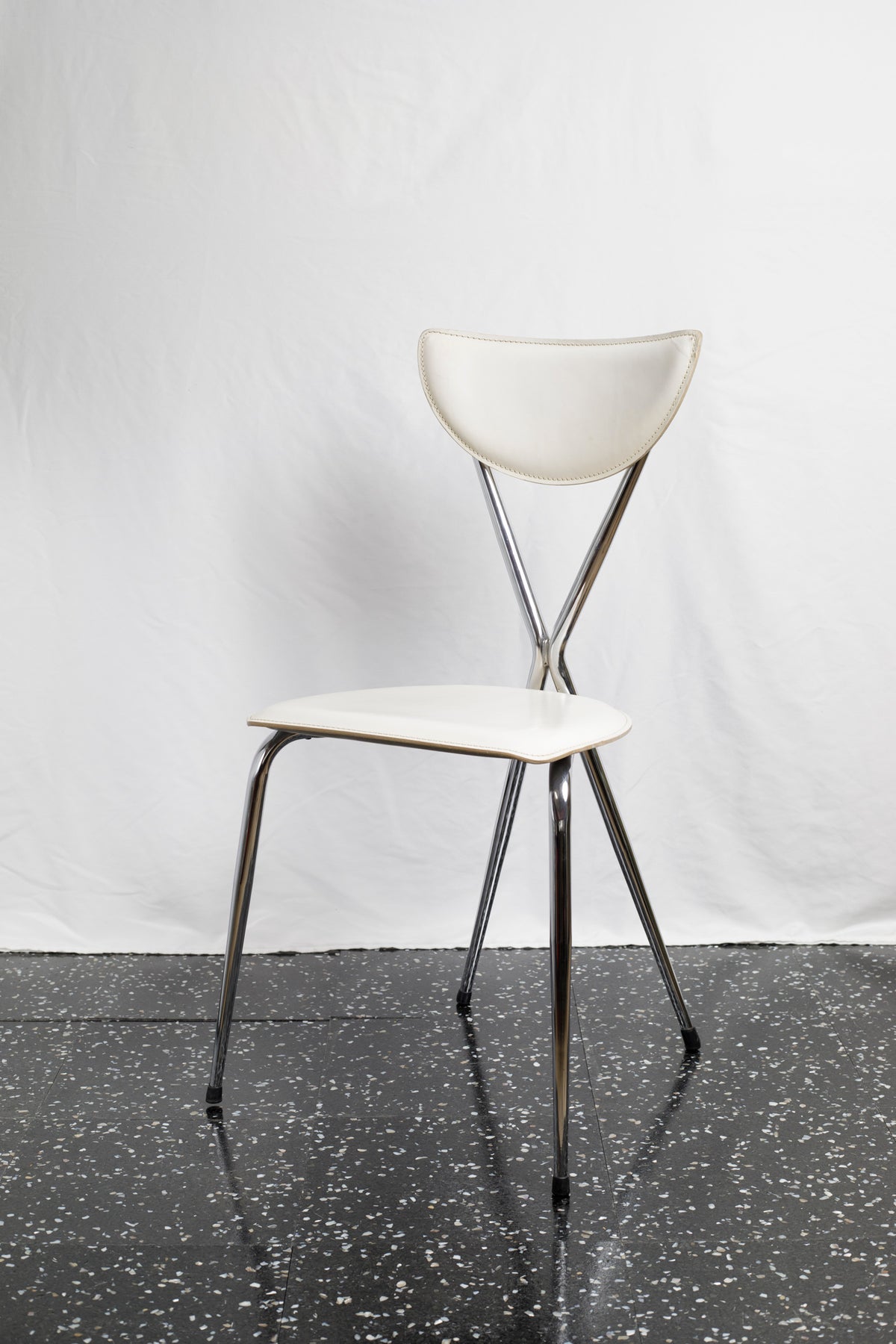 CH029 White Siletto Chair