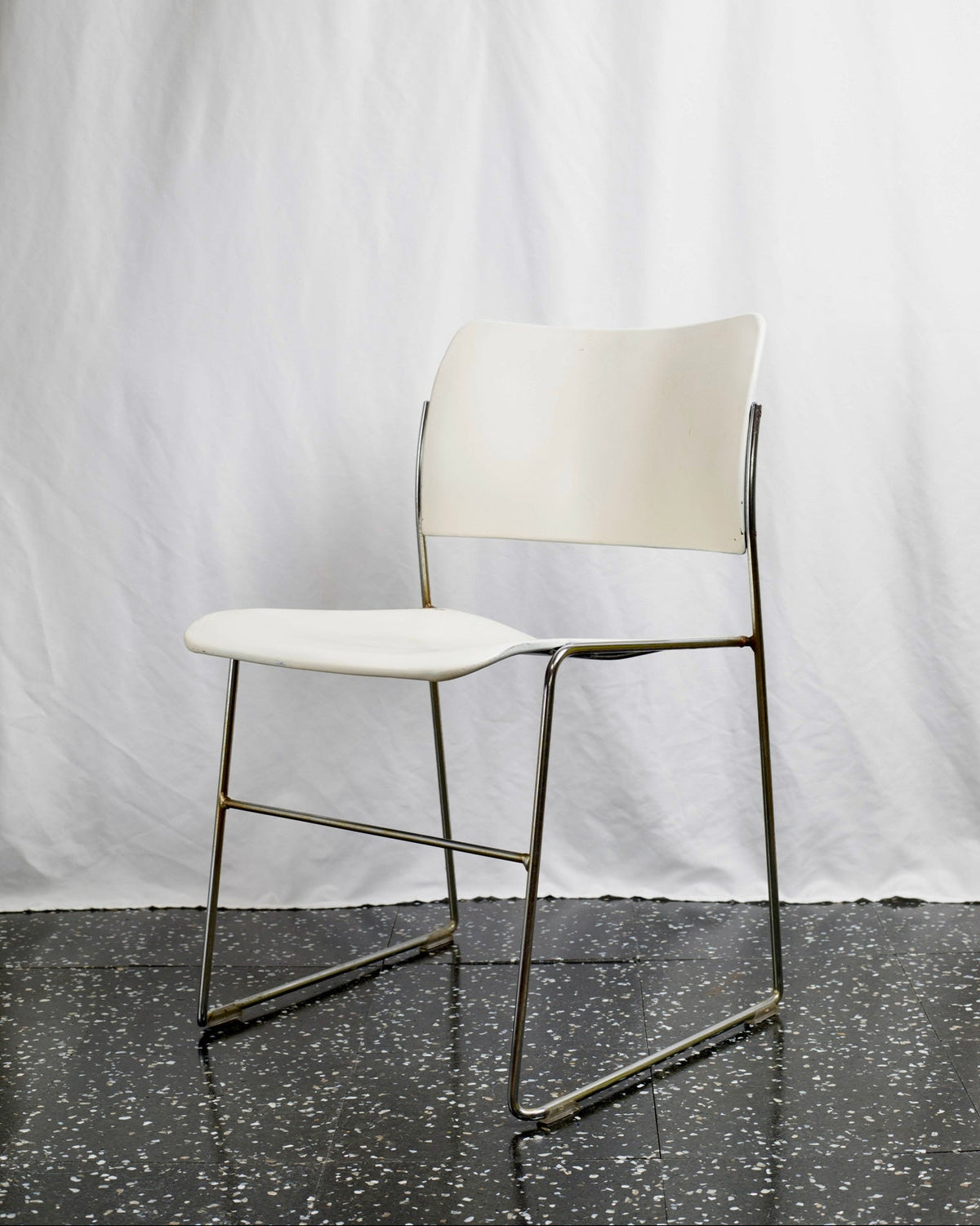 CH220 White 40/4 Chair