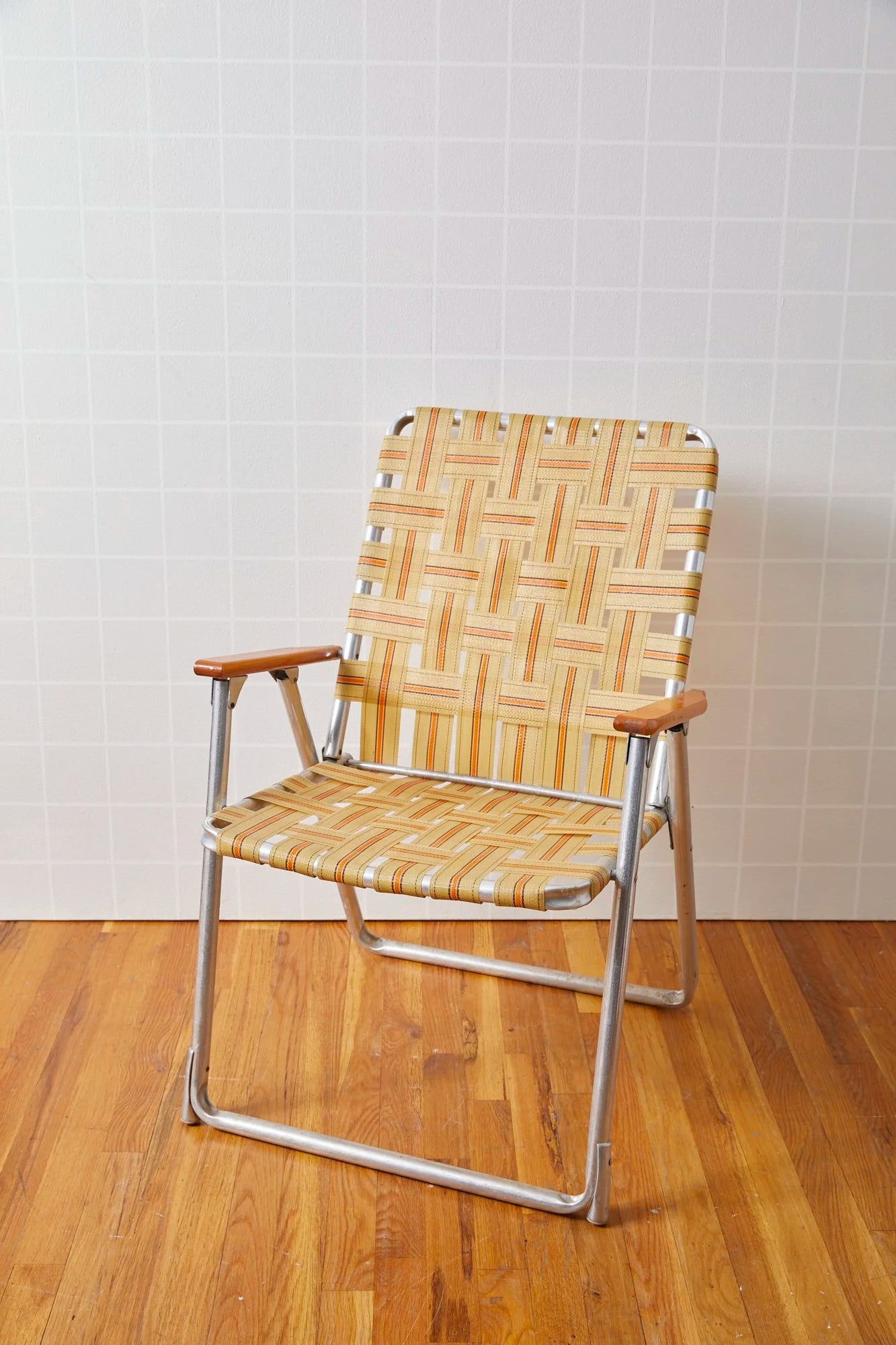 CH301 Vintage Lawn Chair, Wood Arms