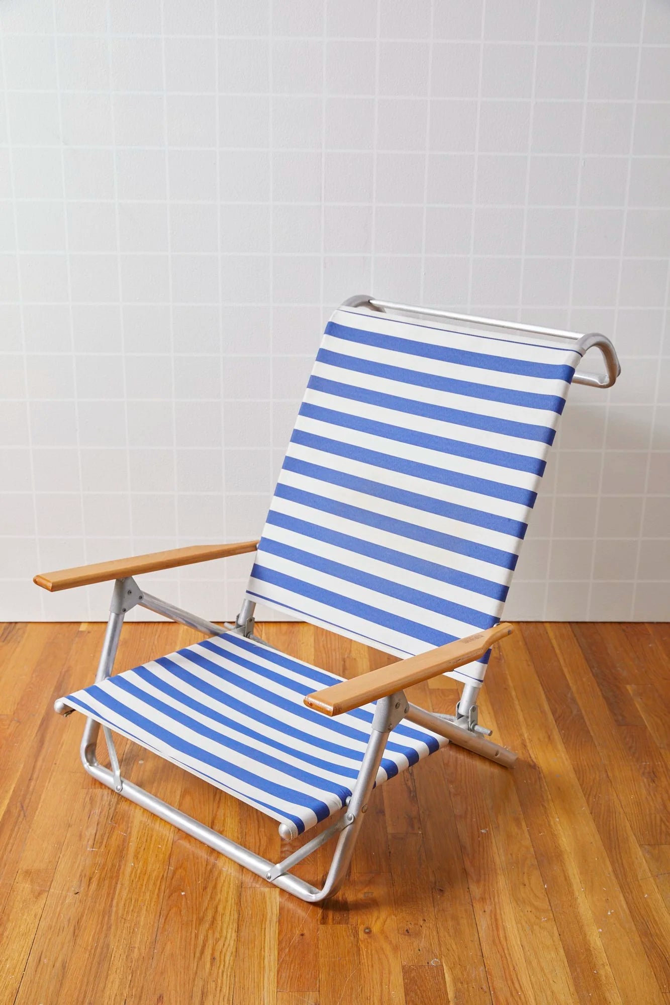 CH306 Vintage Low Nautical Lawn Chair, Wood Arms