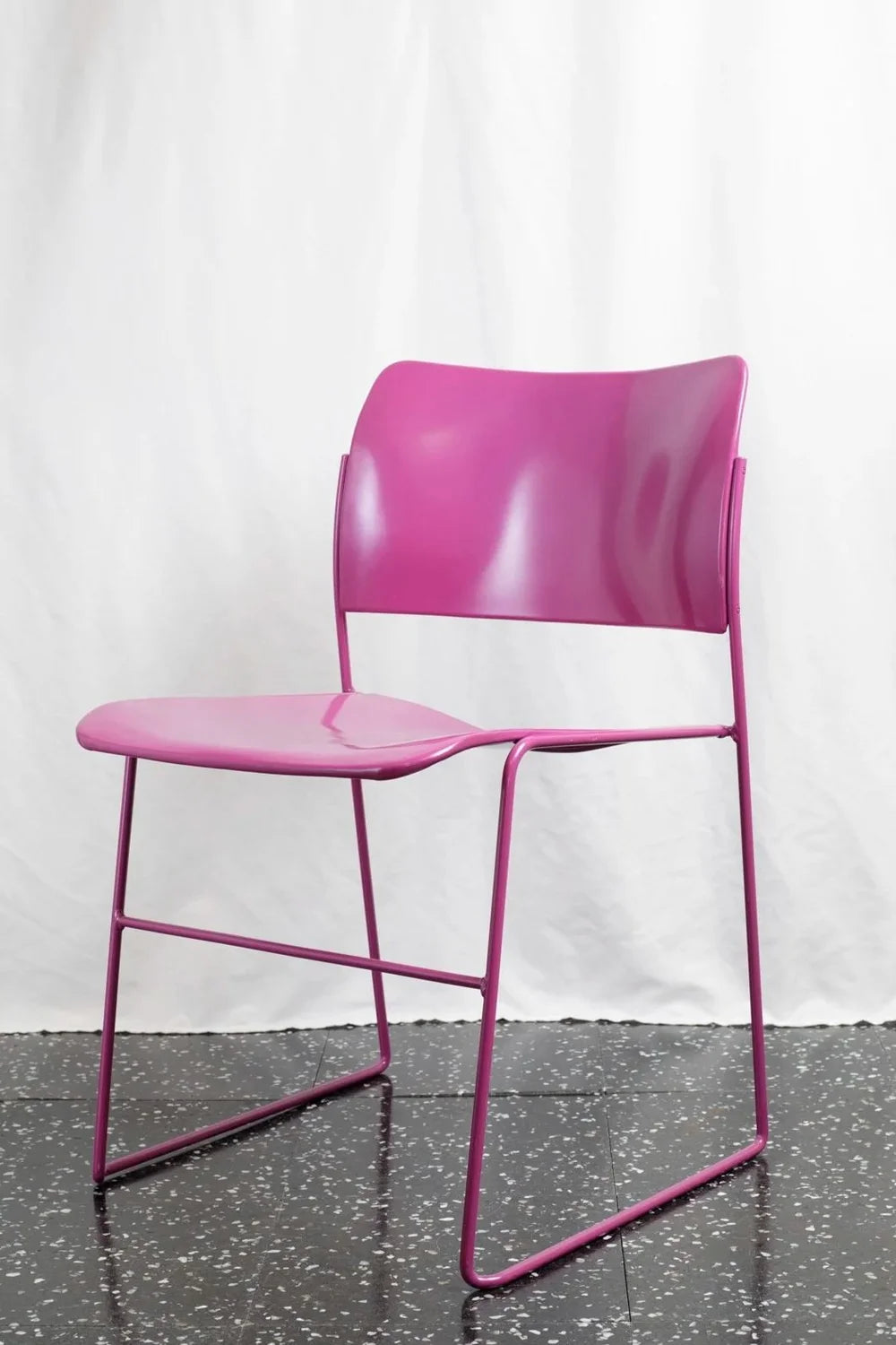 CH134 Magenta Pearl David Rowland 40/4 Stacking Chair