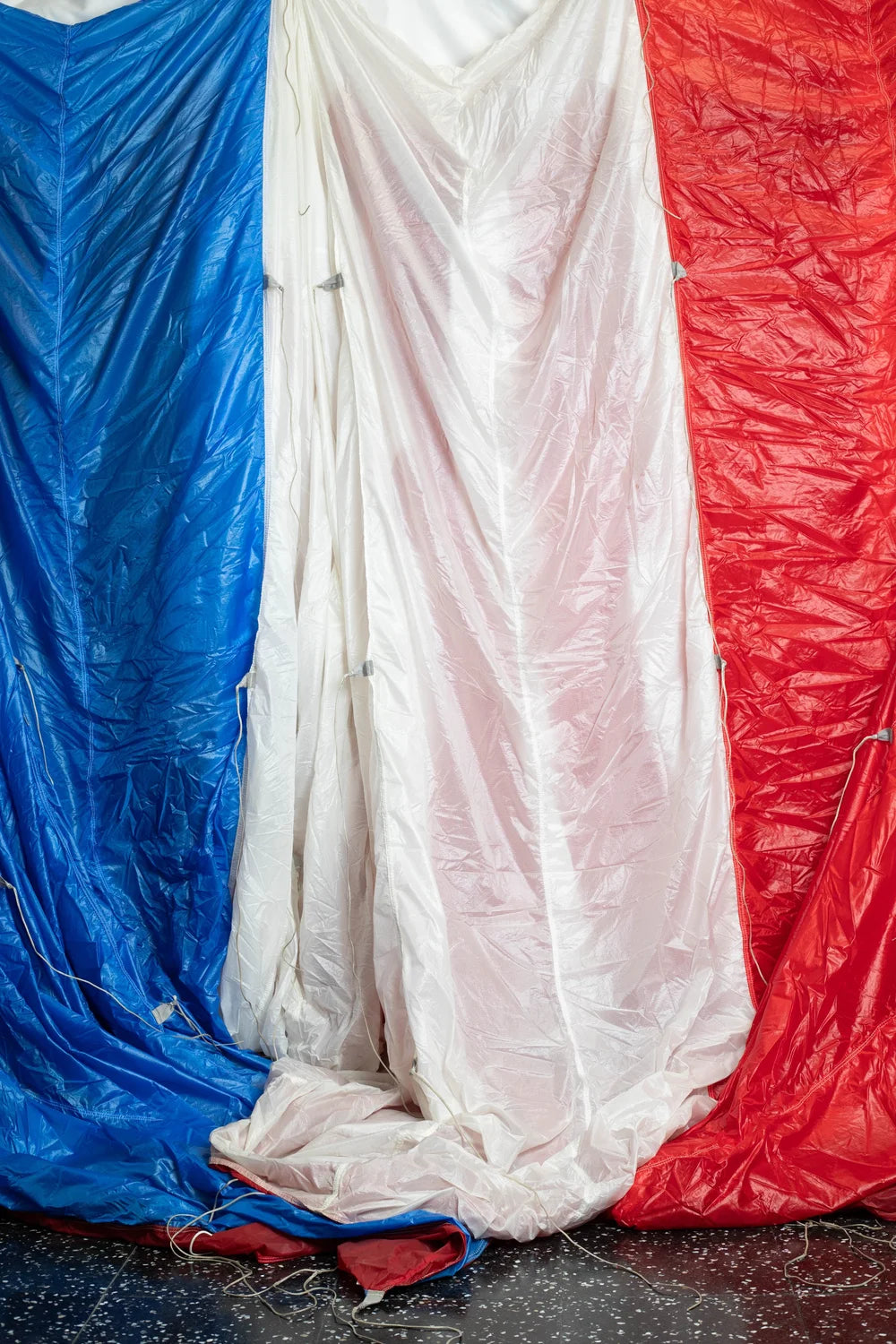 BD252 Blue/White/Red Parachute