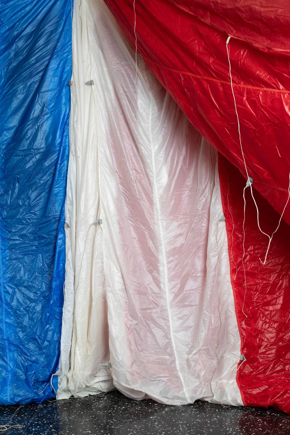 BD252 Blue/White/Red Parachute