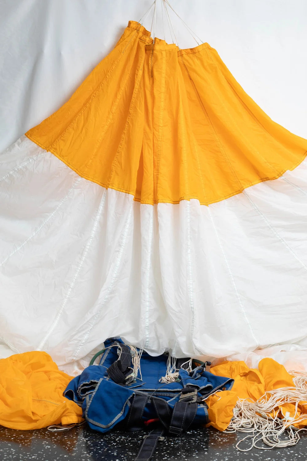 BD250 Yellow/White Parachute