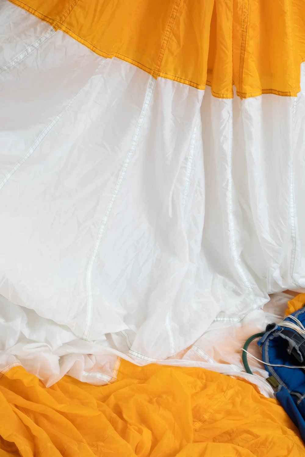 BD250 Yellow/White Parachute