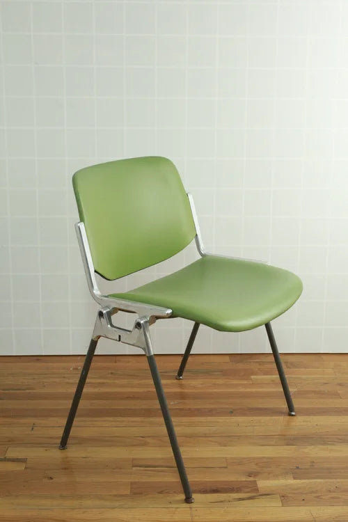 CH242 Avocado DSC 106 Dining Chair