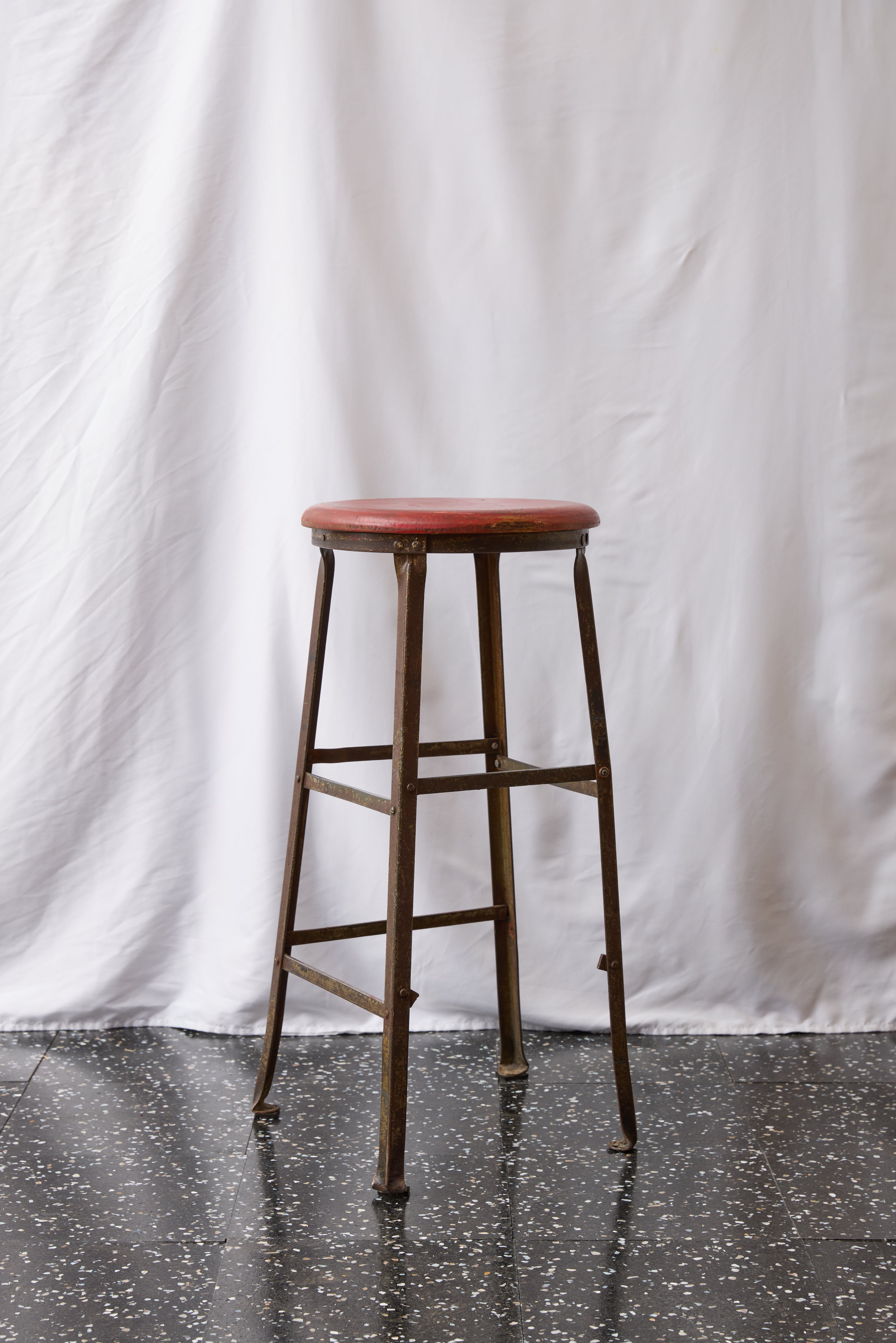 ST015 Rusted Metal Stool
