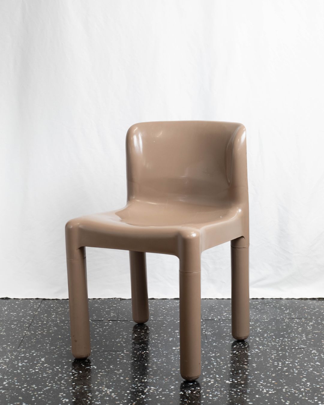 CH032 Chocolate Milk Chair