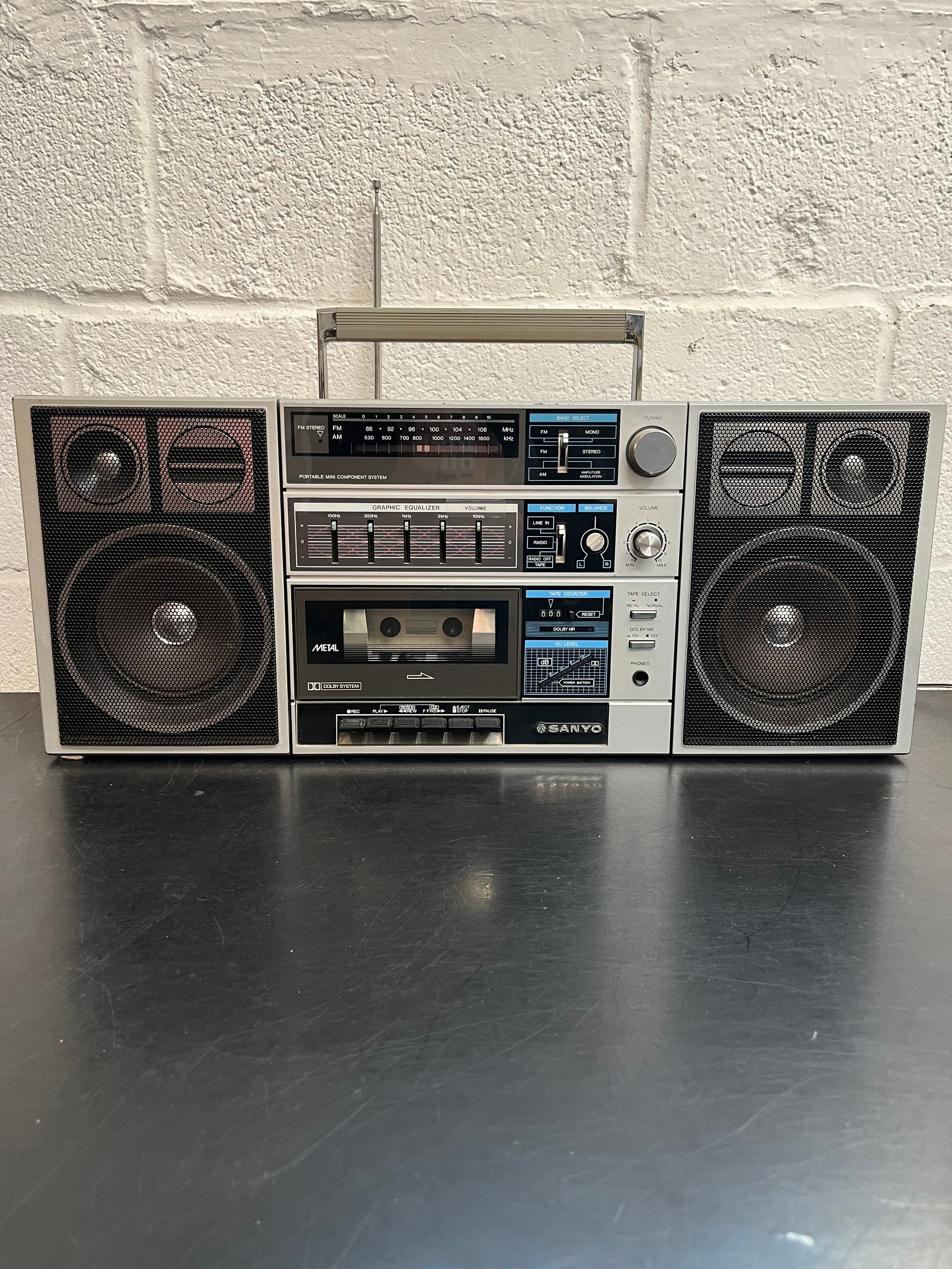 RADIO003